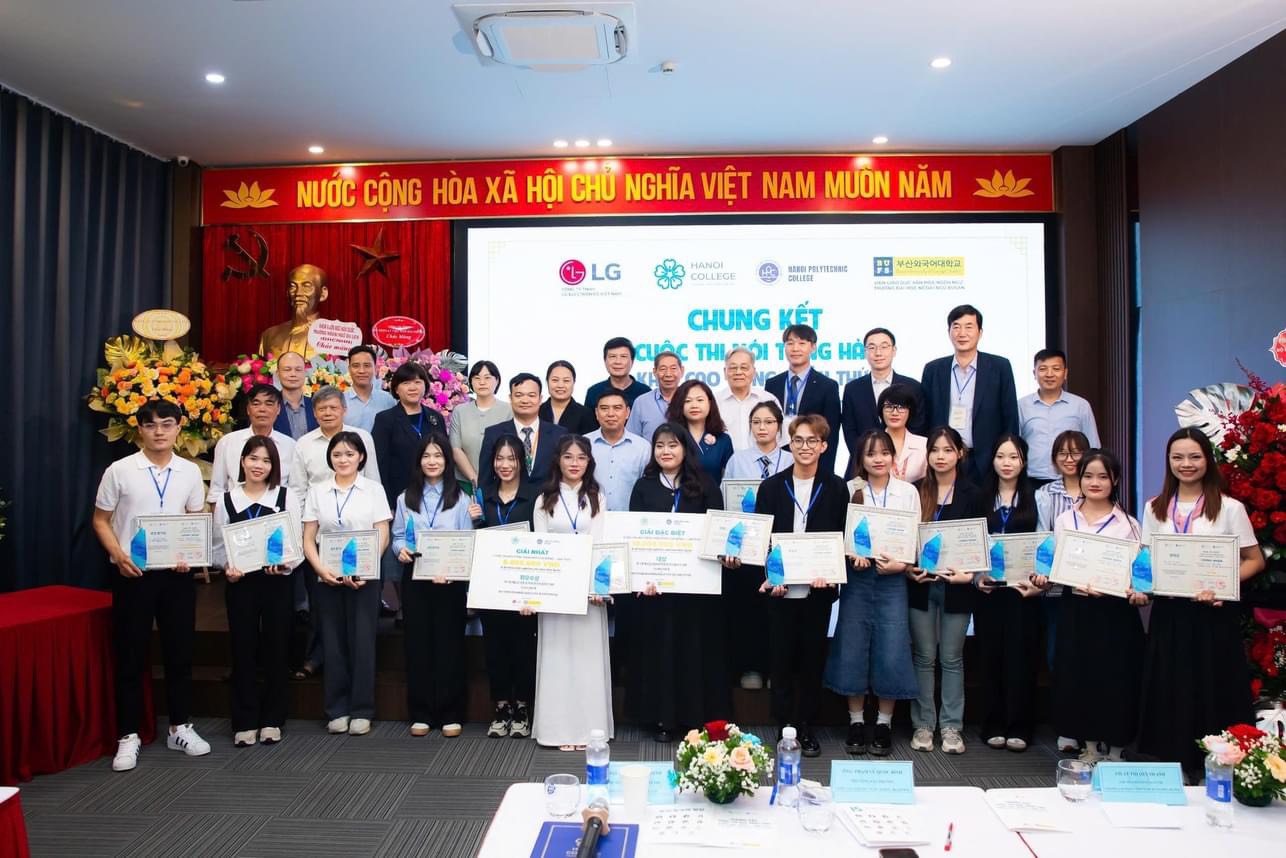 SINH VIÊN NGÔN NGỮ TIẾNG HÀN, CHƯA TỐT NGHIỆP ĐÃ THU NHẬP 8 – 10 TRIỆU ĐỒNG/THÁNG